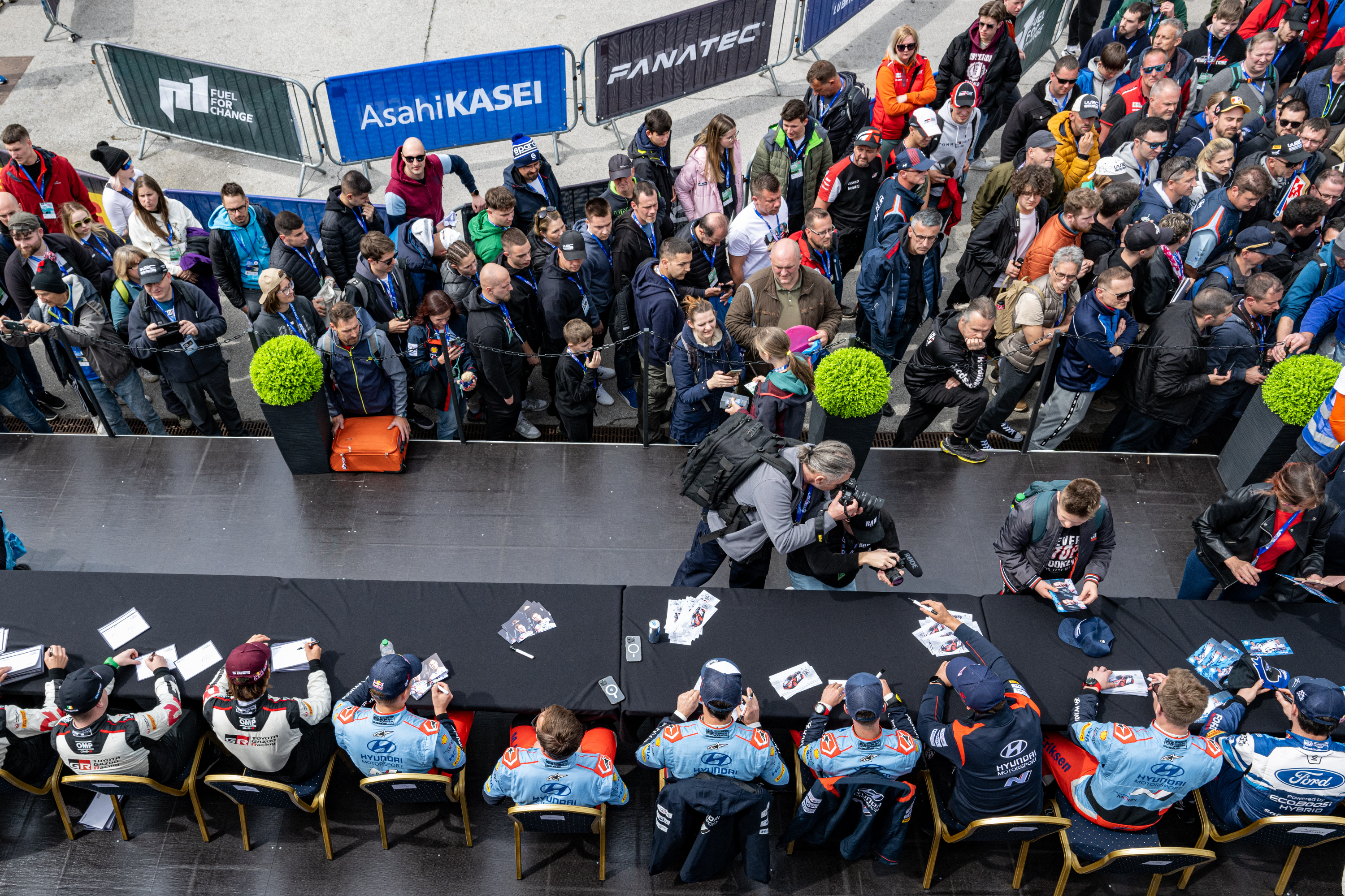 Autograph Session at Westgate at Friday from 16:30 to 17:00 - 2