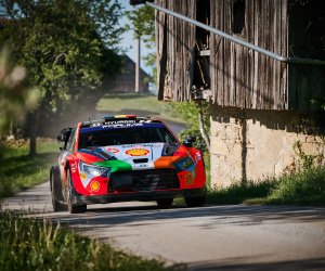 Neuville holds a lead after first four stages